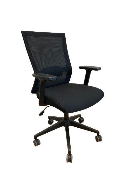 Chaise de bureau ergonomique reconditionnée avec dossier en maille et accoudoirs réglables.