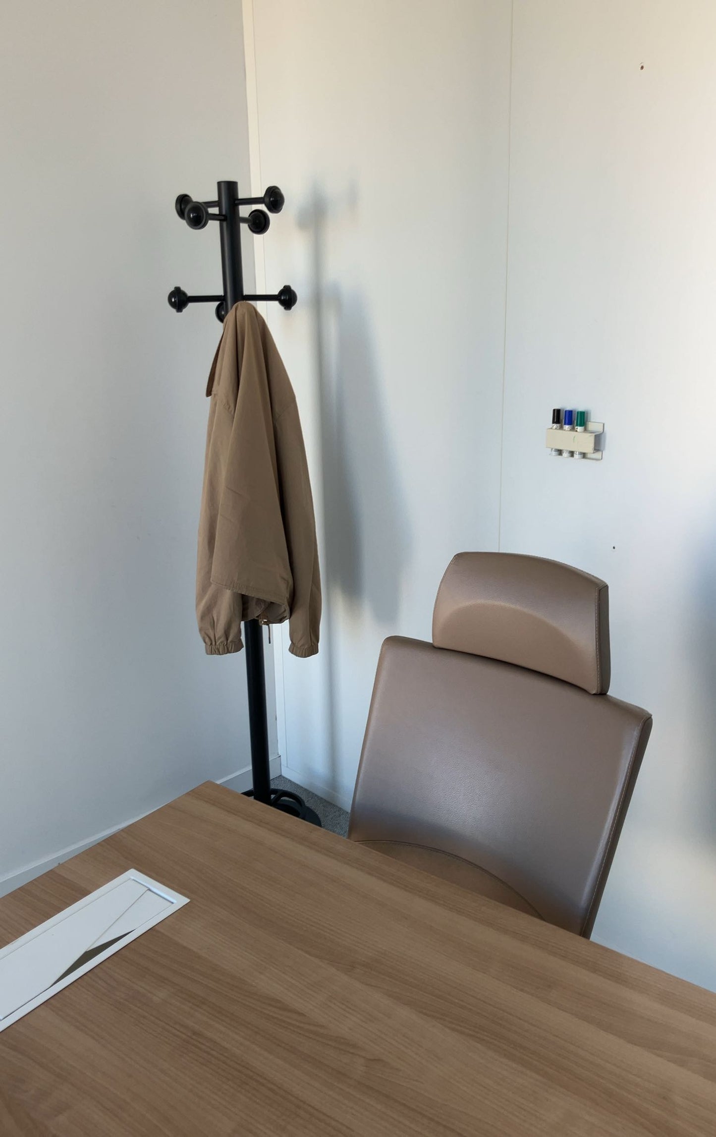 Porte manteaux en métal noir 180 cm