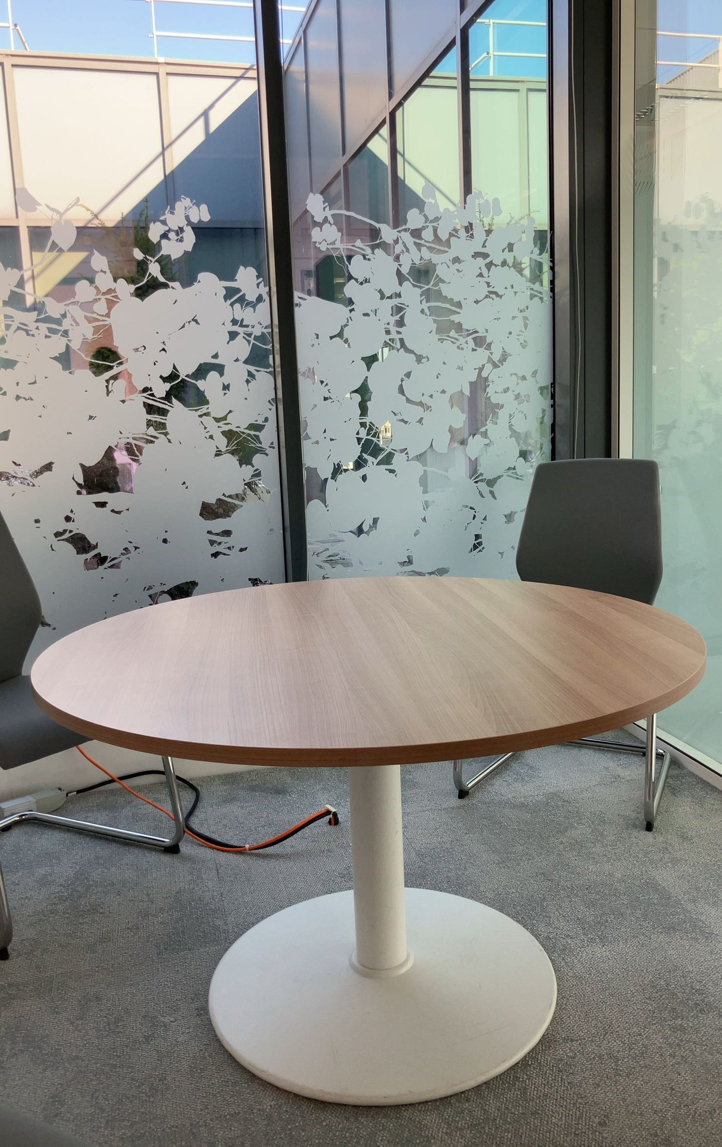 Table ronde en bois D120xH71