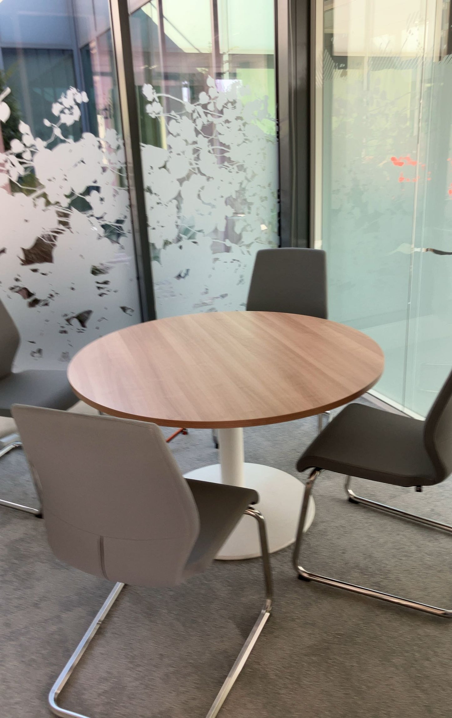 Table ronde en bois D120xH71