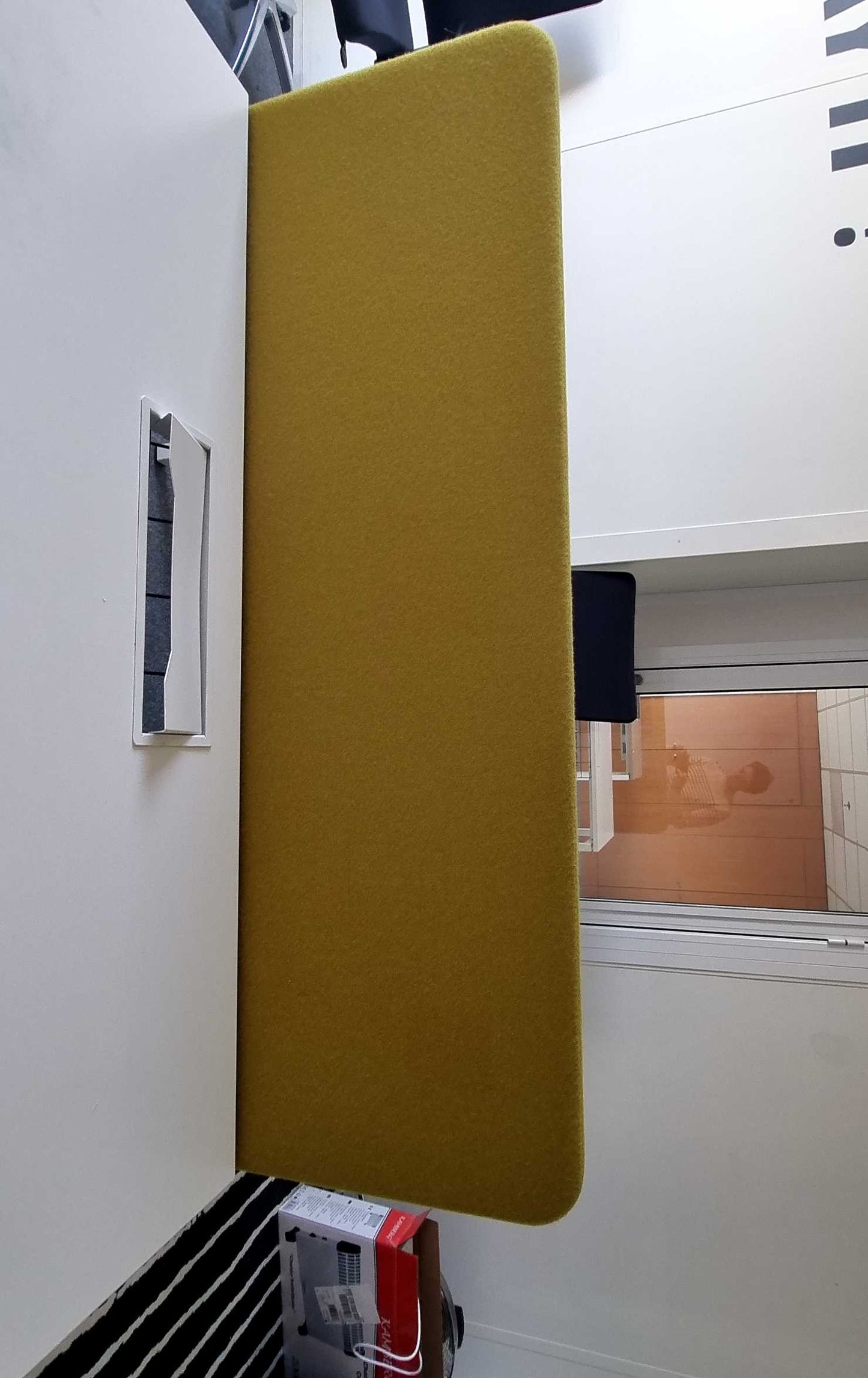 Cloison en tissu vert citron