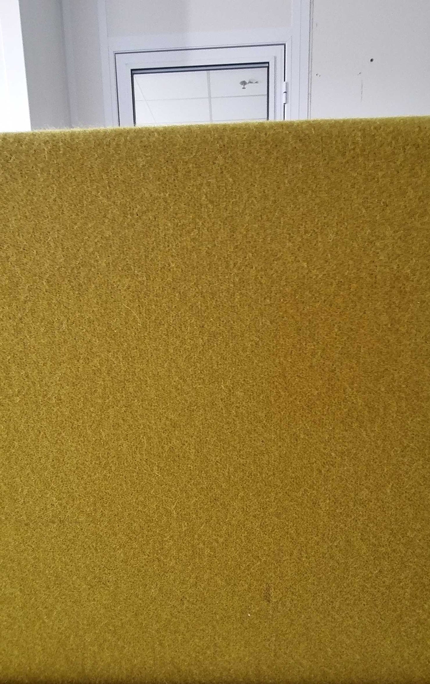 Cloison en tissu vert citron