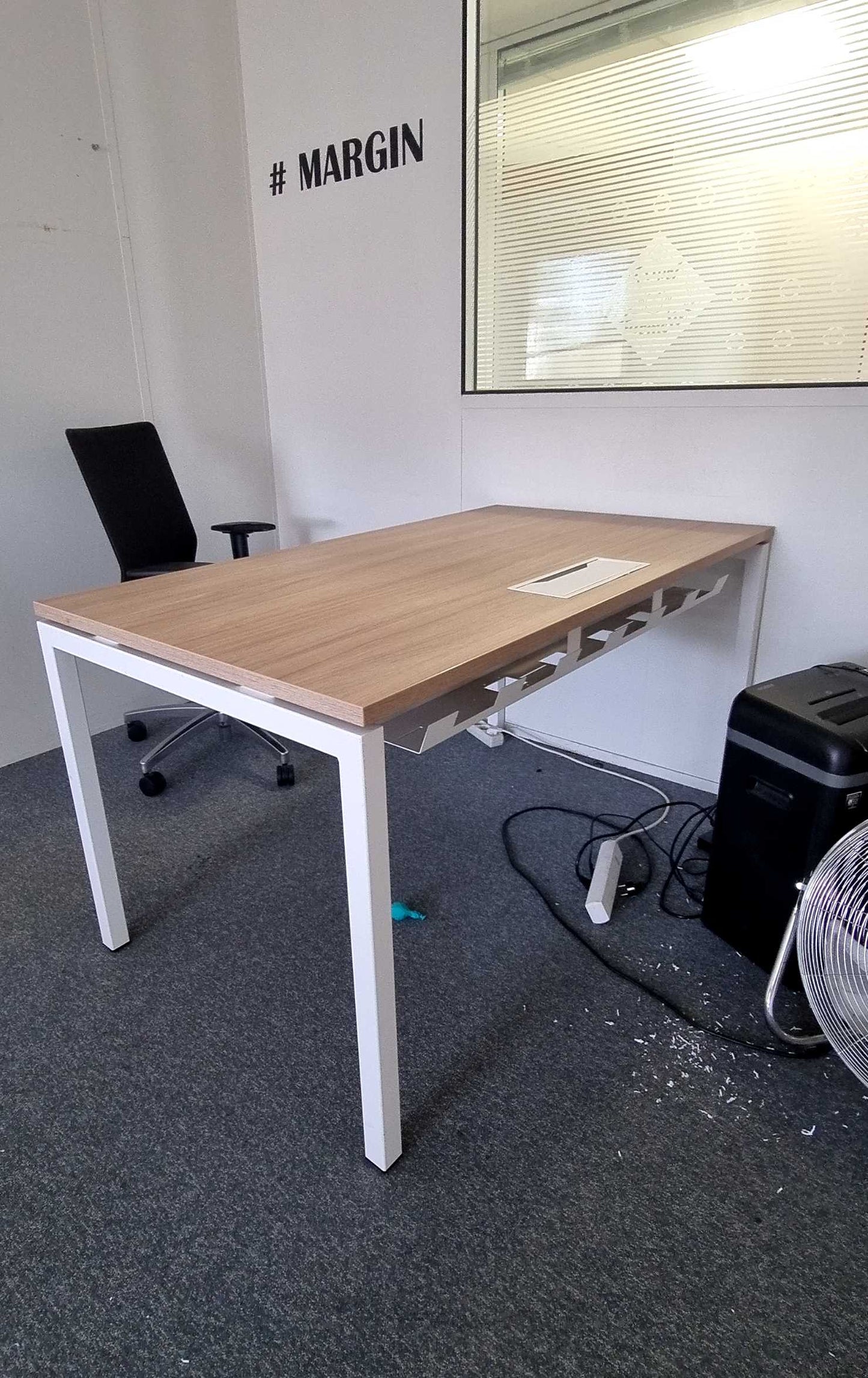 Bureau droit L160xl80xh73 Gosto - Bois et Métal blanc