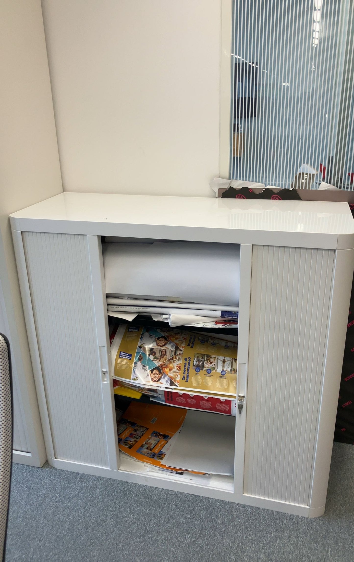 Armoire à portes coulissantes en plastique