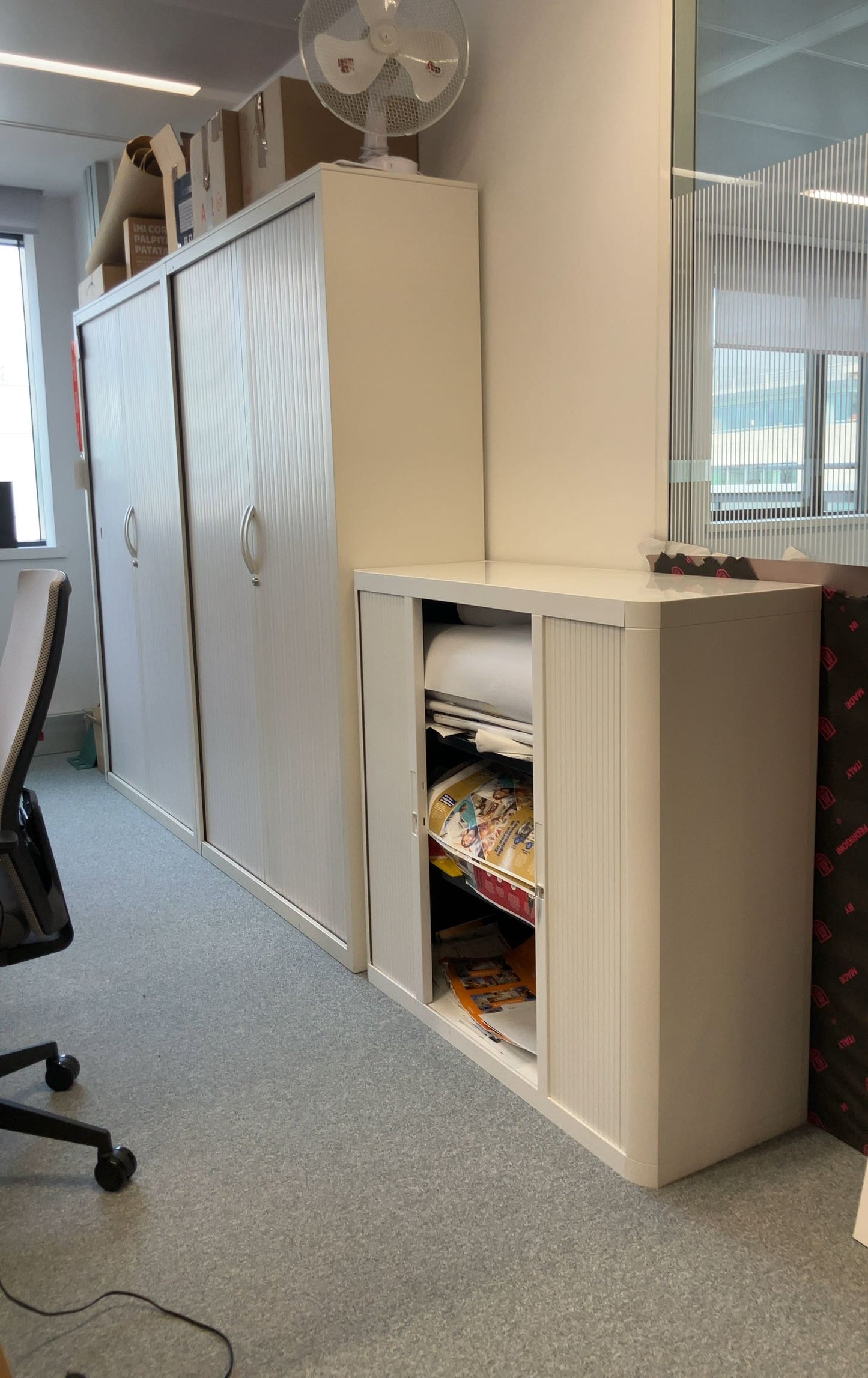 Armoire à portes coulissantes en plastique