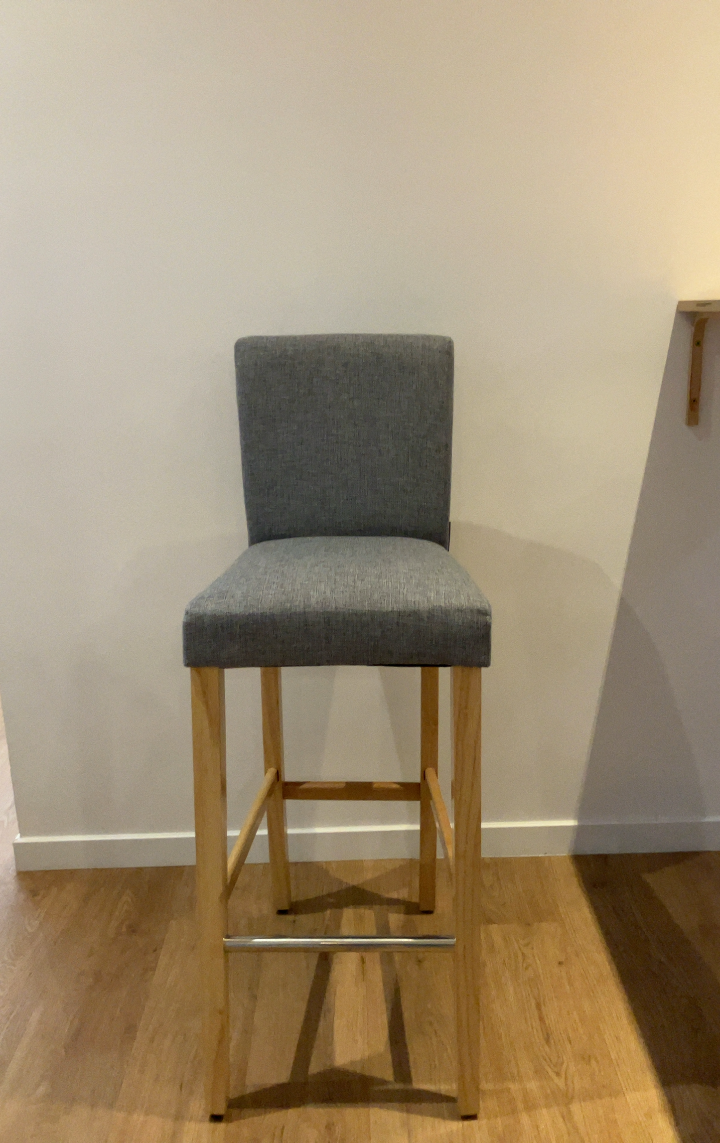 Tabouret en Tissu Gris avec Pieds en Bois