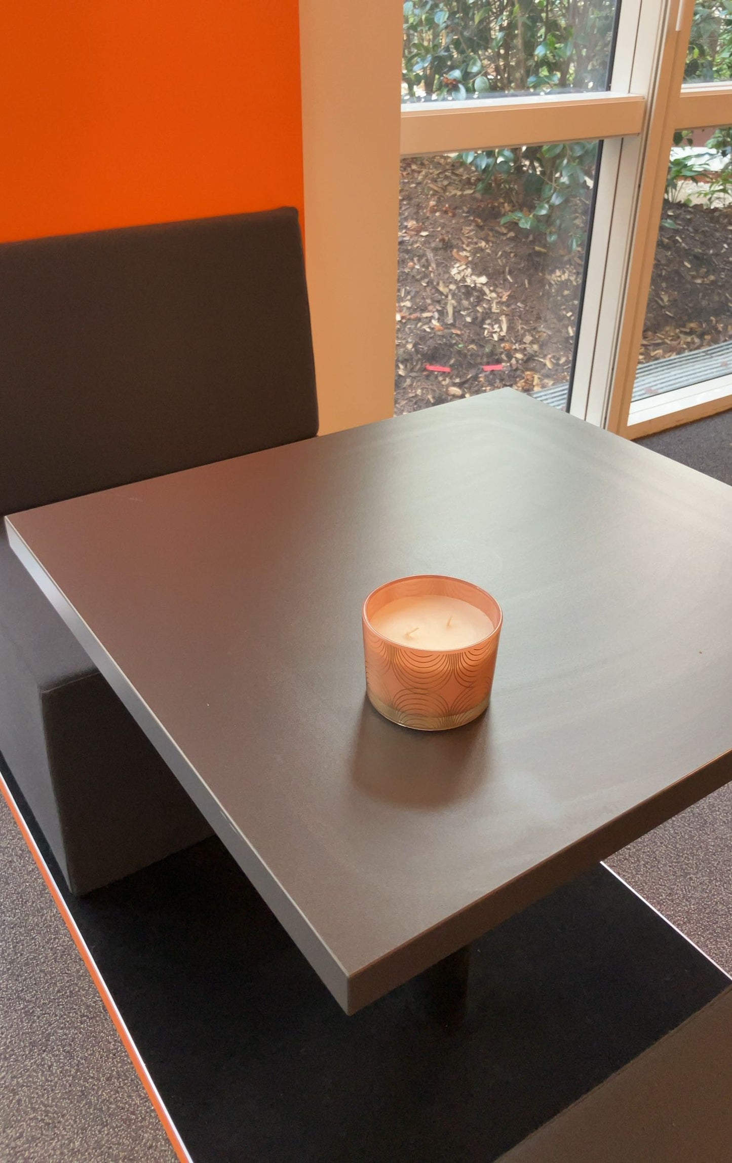 Cabane acoustique en mélaminé orange