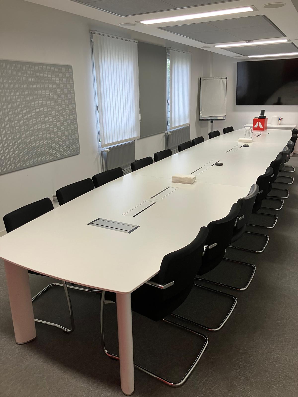 Table de réunion 20 personnes L680xl140xh73