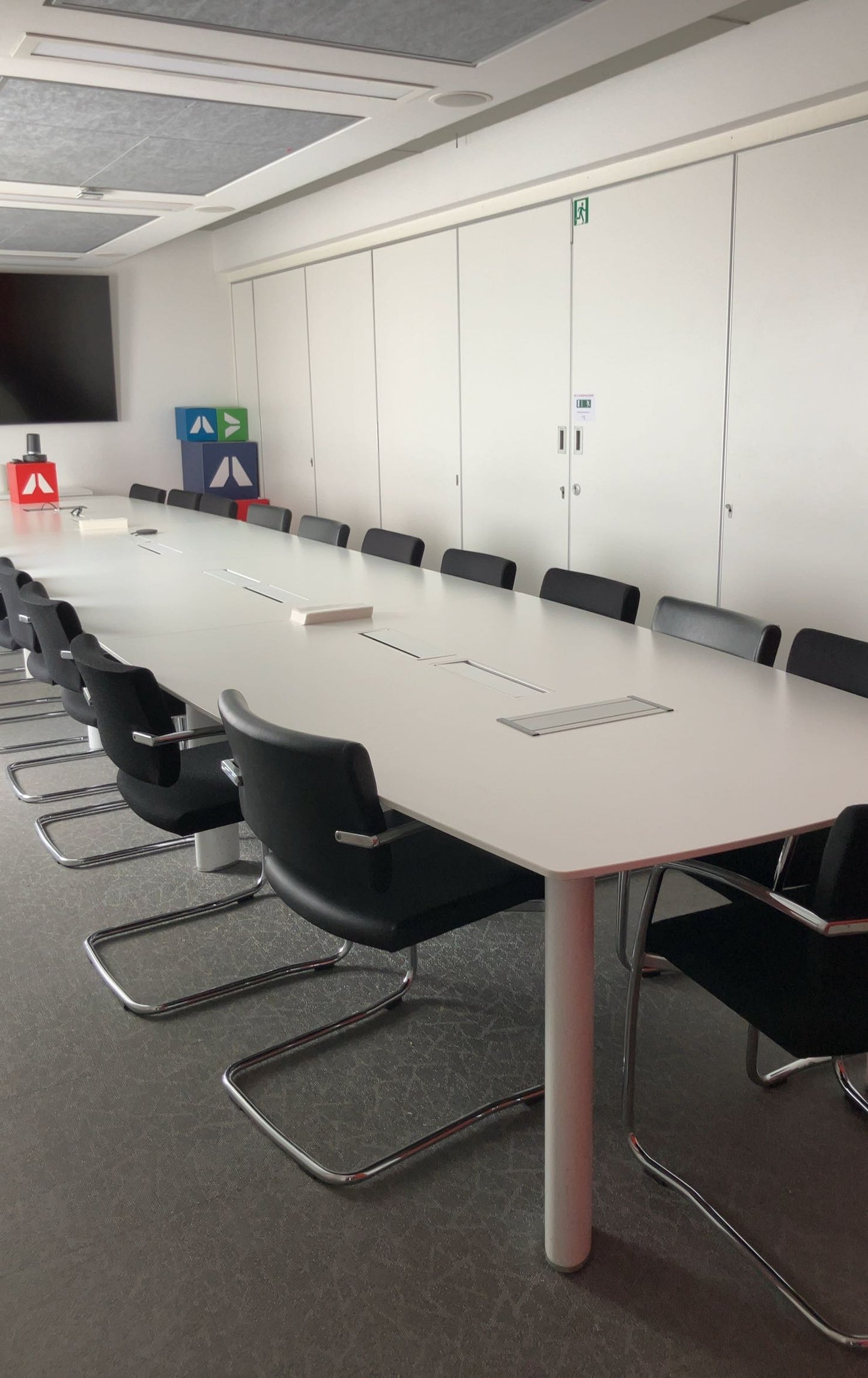 Table de réunion 20 personnes L680xl140xh73