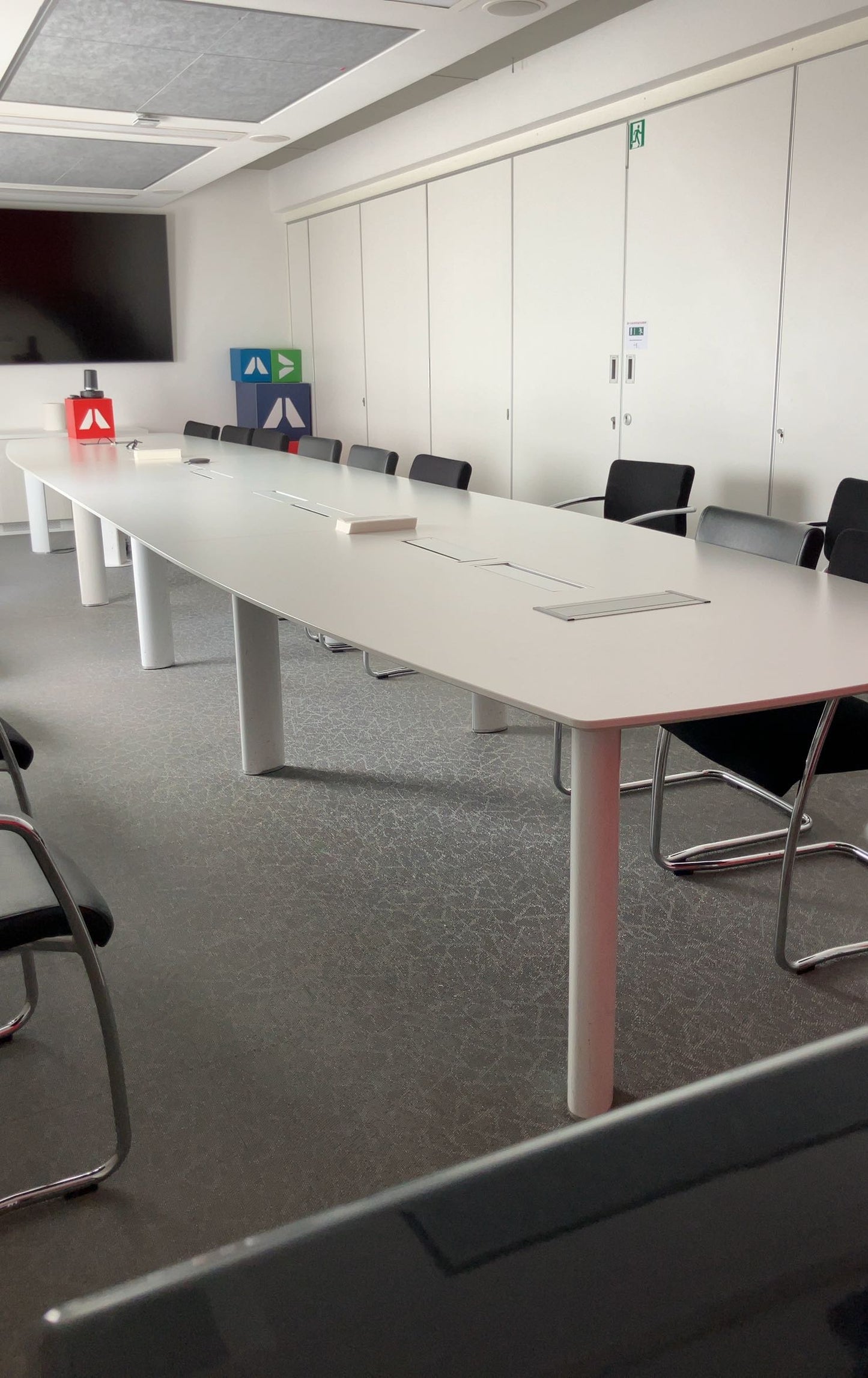 Table de réunion 20 personnes L680xl140xh73