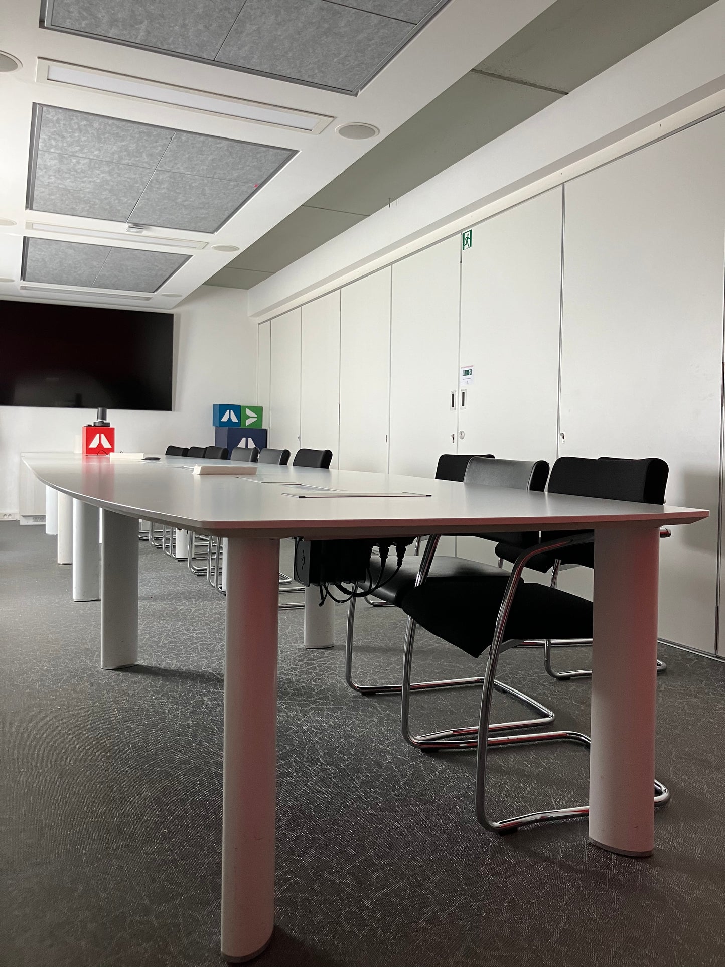 Table de réunion 20 personnes L680xl140xh73