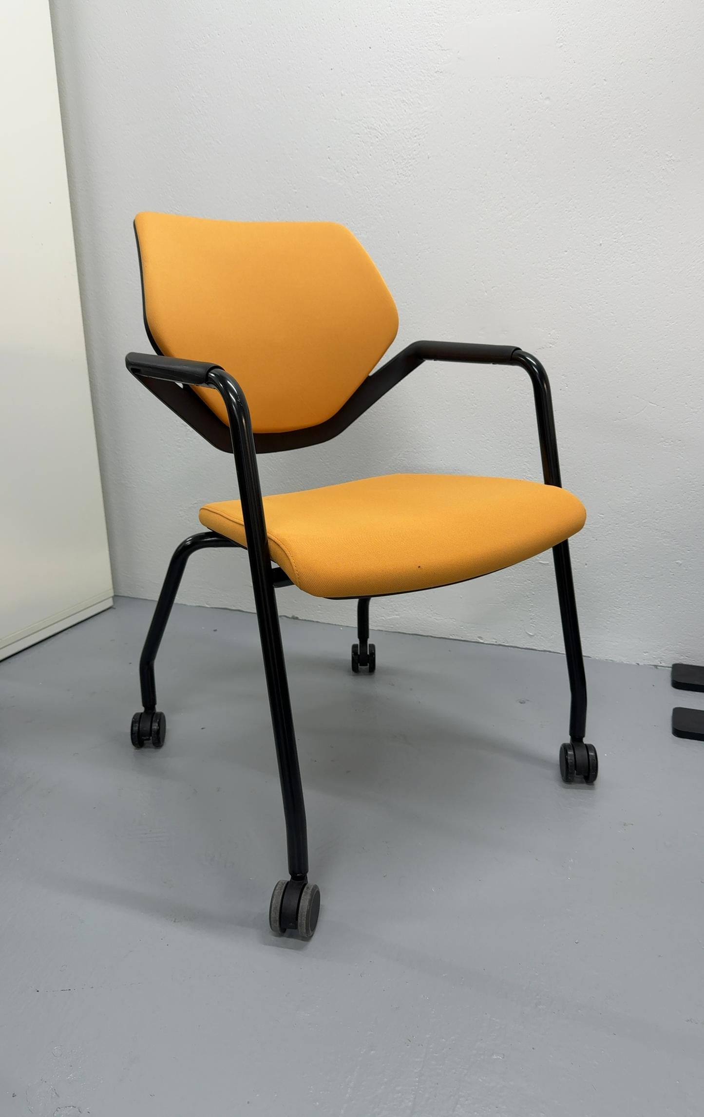 Chaise Konig + Neurath Gris