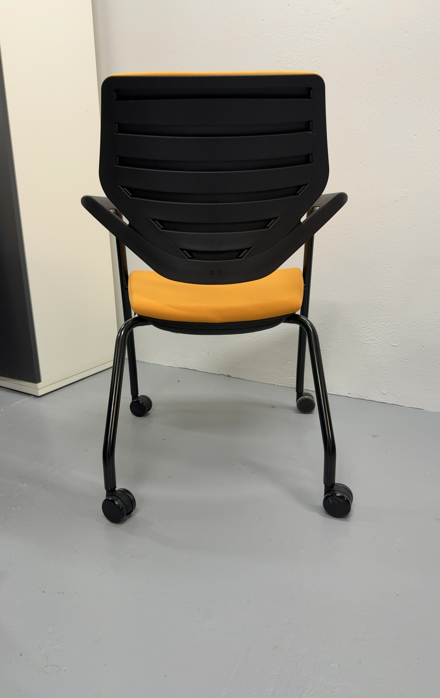 Chaise Konig + Neurath Gris
