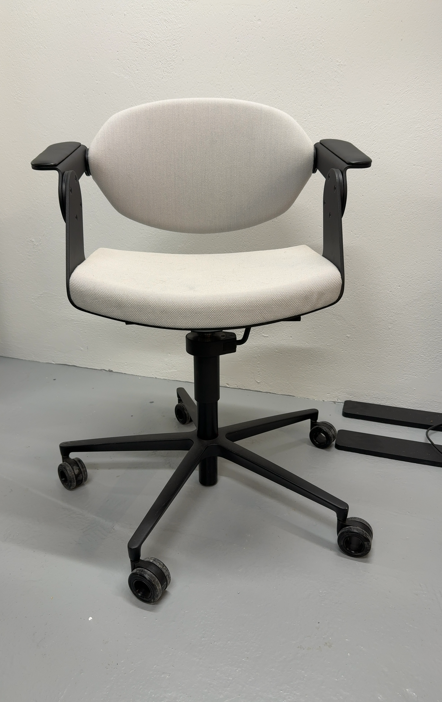 Chaise Konig + Neurath