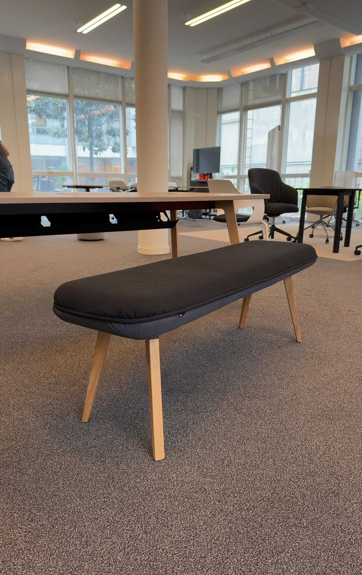Banc Konig + Neurath Noir en Tissu