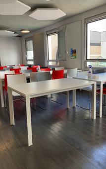 Table ou bureau couleur blanche L140xl80xh73