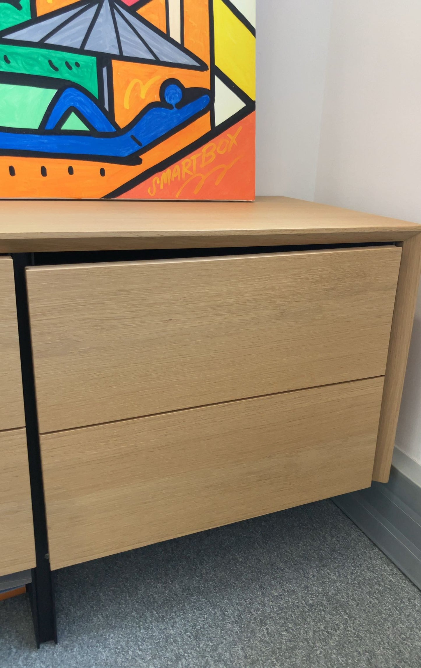 Armoire en bois avec portes battantes