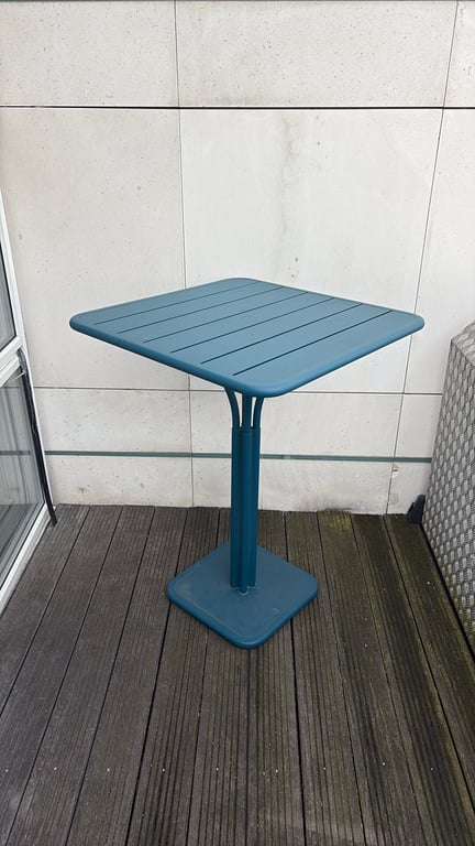 Table d'extérieur rectangulaire en métal