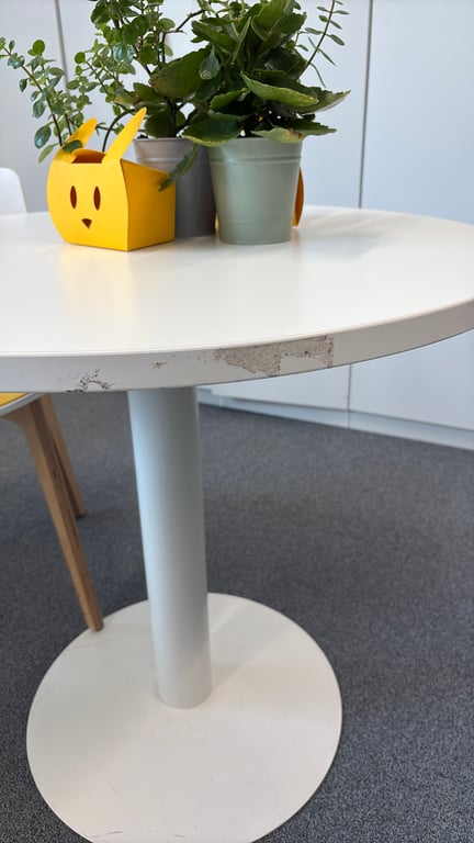 Table Polyvalente Ronde - Table blanche avec pieds en métal