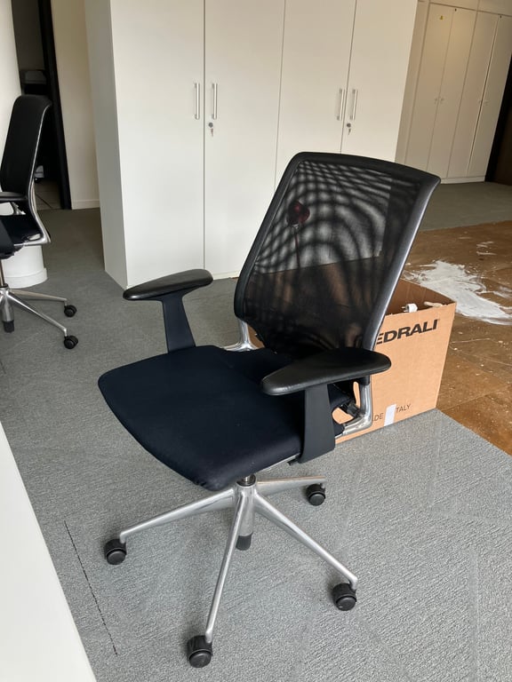 Fauteuil de bureau avec roulettes et piètement en étoile