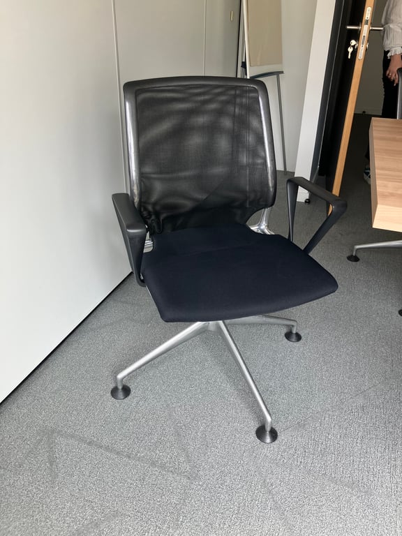 Fauteuil de bureau avec rotation assise et dossier en résille