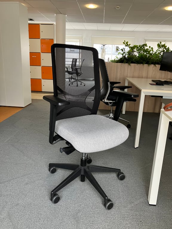 Fauteuil de bureau avec roulettes et assise rotative