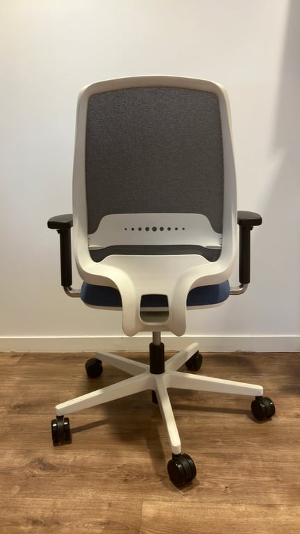 Fauteuil de bureau avec roulettes et dossier plein