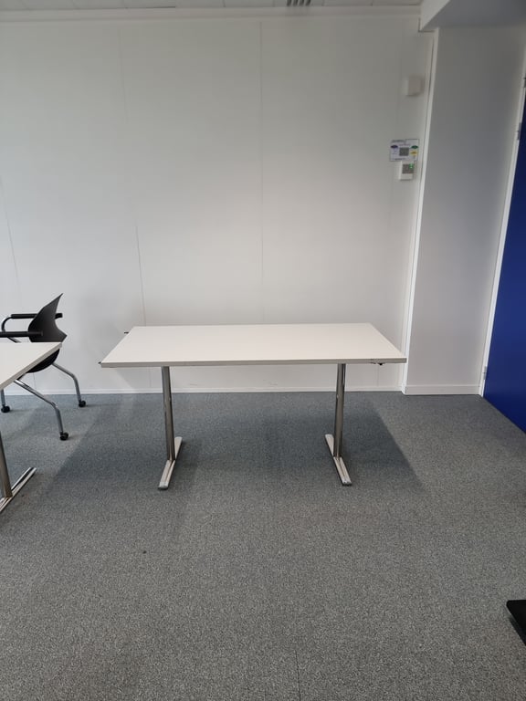 Table polyvalente rectangulaire avec roulettes