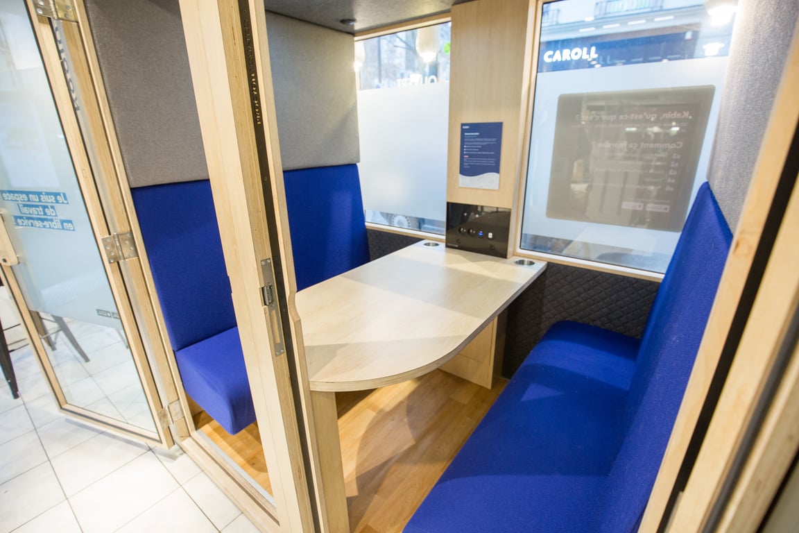 Cabine acoustique - Modèle Kabin livre service retrofitté