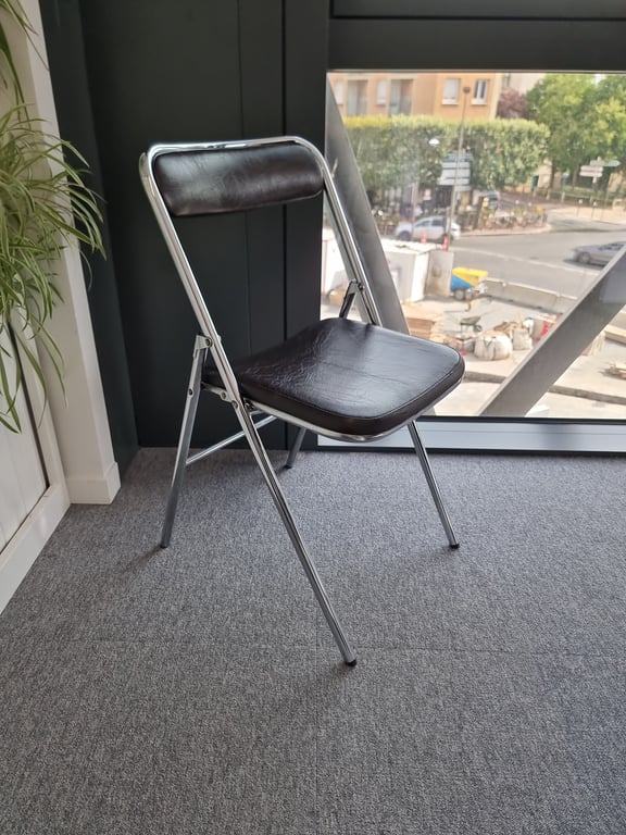 Chaise de réunion pliable en cuir et métal