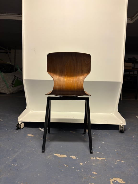 Chaise de réunion en mélaminé avec pieds en métal