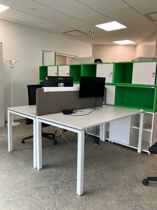 Bureau droit 160x75 avec accès