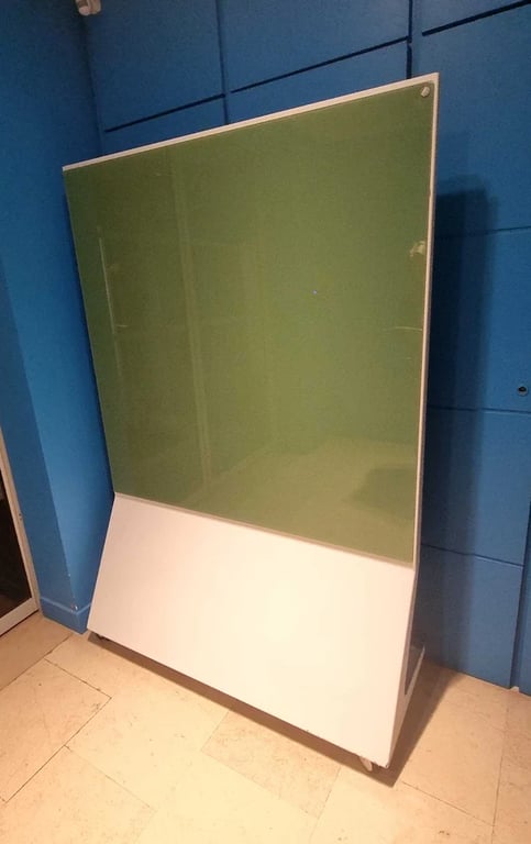 Tableau sur Roulettes en Métal et Verre