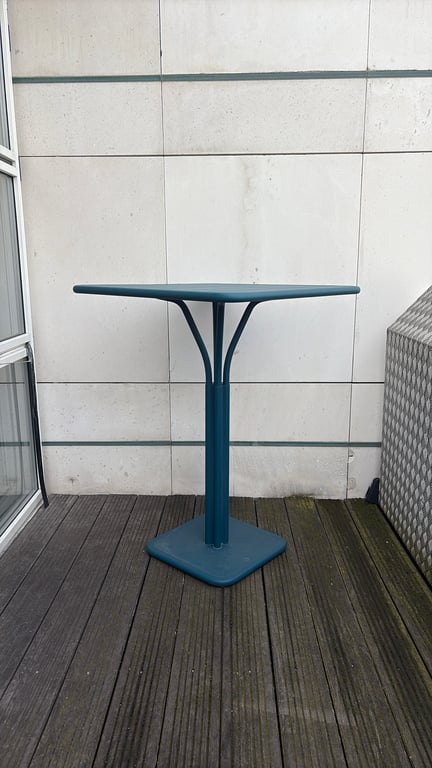 Table d'extérieur rectangulaire en métal