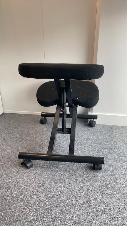 Assise avec roulettes en tissu et métal