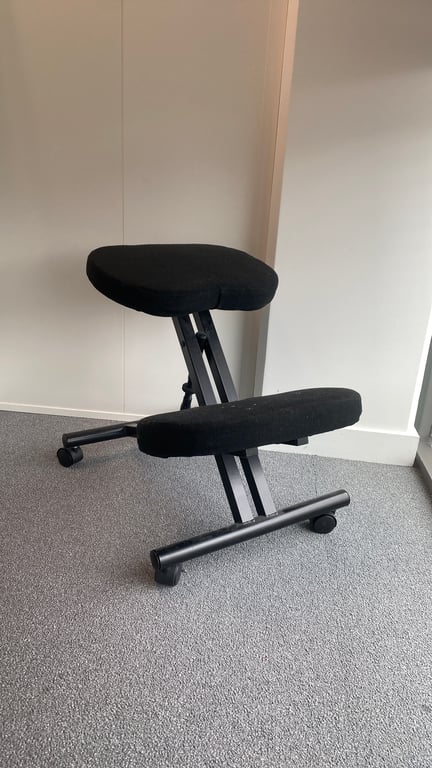Assise avec roulettes en tissu et métal