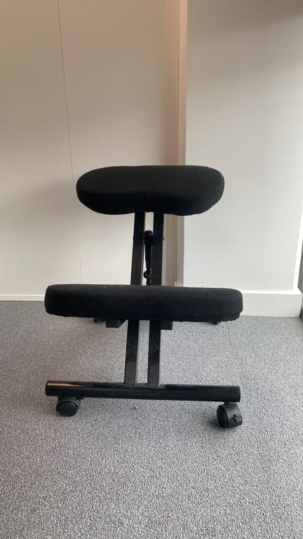 Assise avec roulettes en tissu et métal