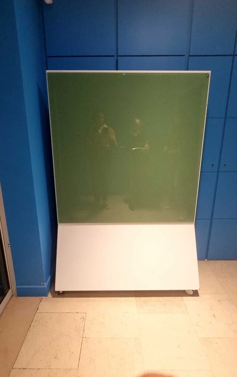 Tableau sur Roulettes en Métal et Verre
