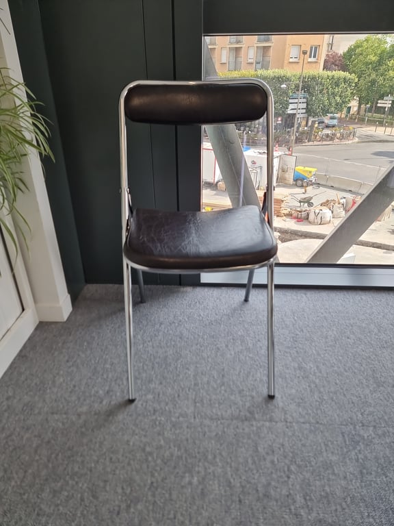 Chaise de réunion pliable en cuir et métal