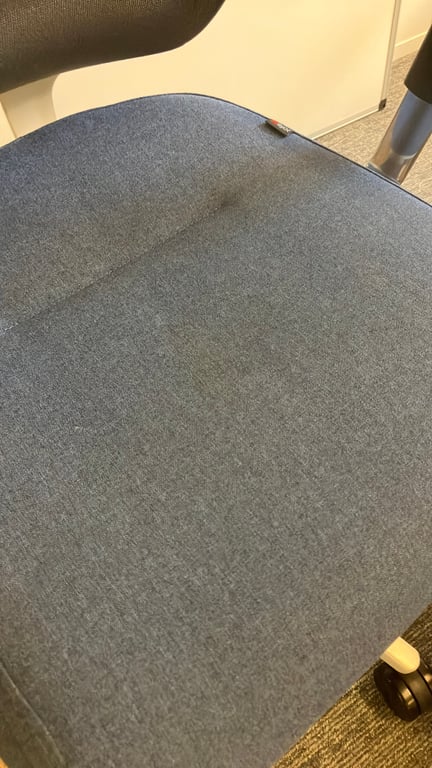 Fauteuil de bureau avec roulettes et dossier plein
