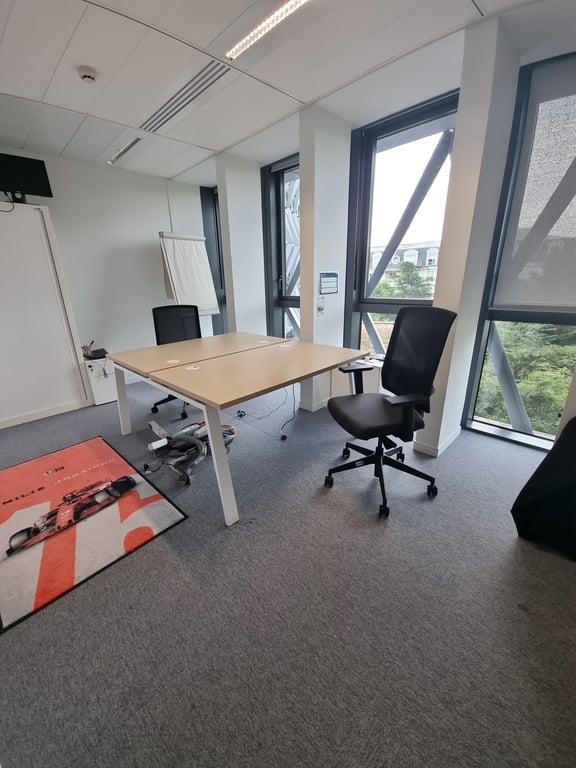 Bureau multiposte deux postes avec cloisonnette faciale