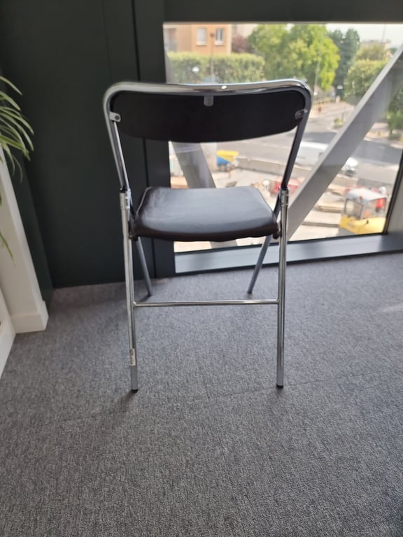 Chaise de réunion pliable en cuir et métal