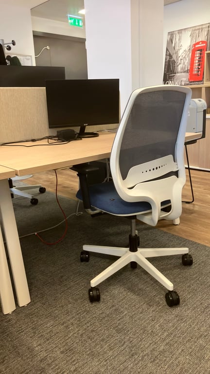 Fauteuil de bureau avec roulettes et dossier plein