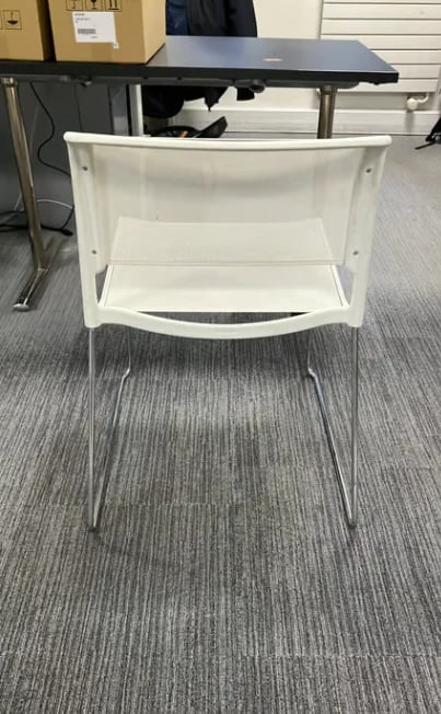 Chaise de cafétéria en métal et résille