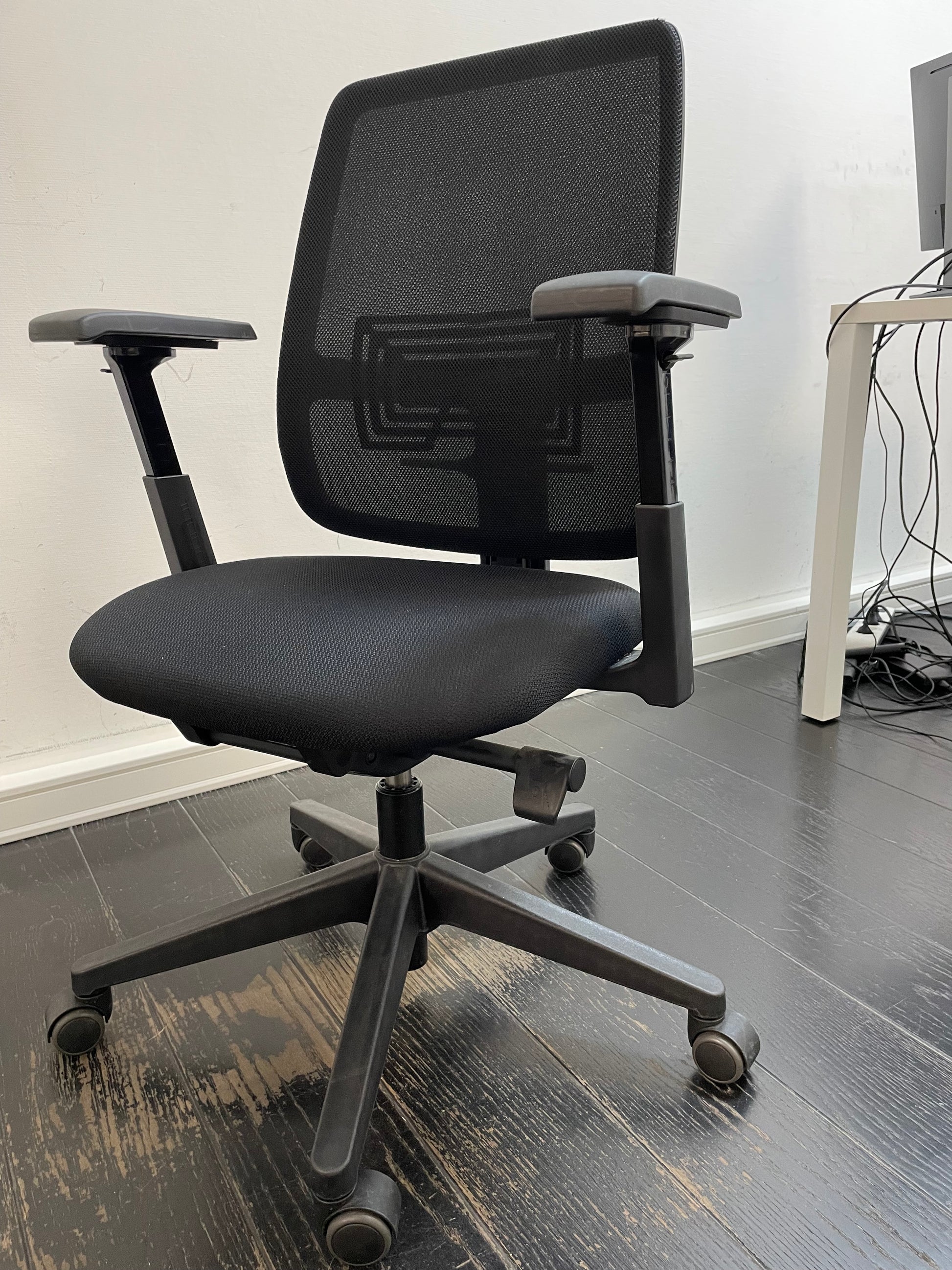 Fauteuil de bureau avec accoudoirs réglables noirs d'occasion