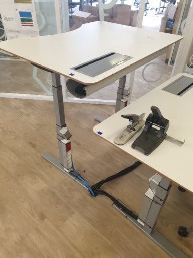 Bureau assis-debout : comparatif des critères indispensables pour bien choisir votre modèle
