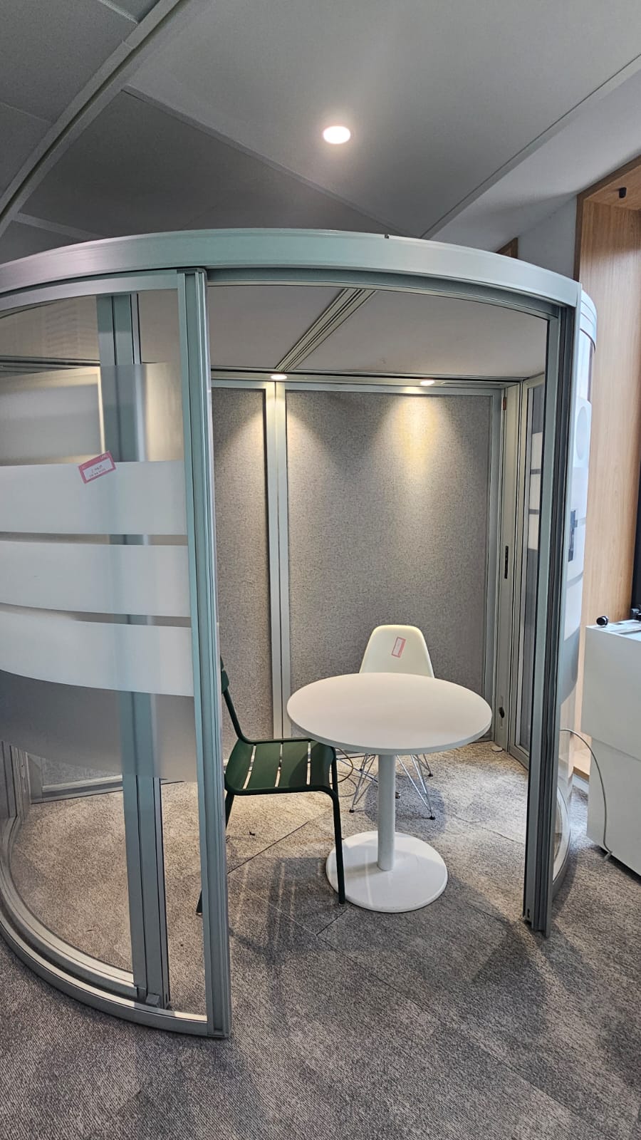 Cabine acoustique OrangeBox Airea-100