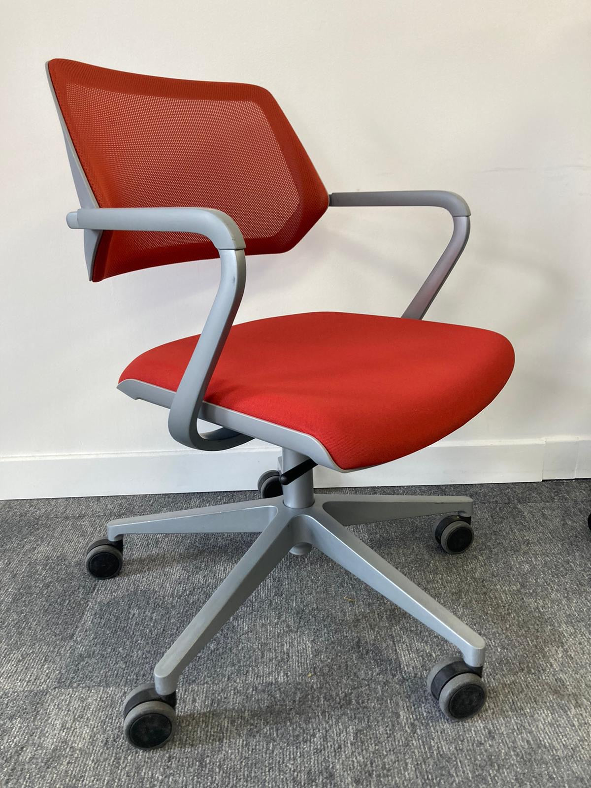 chaise bureau steelcase rouge