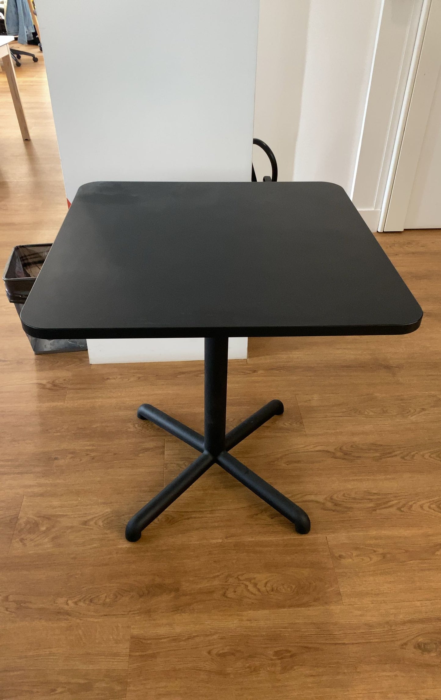 Table de réunion noire L50xl50xh70