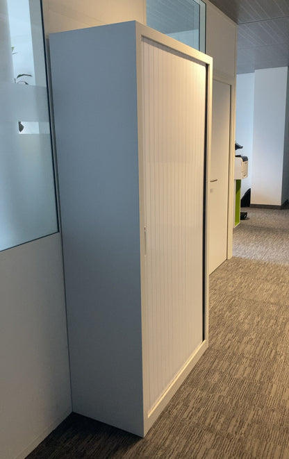 Armoire coulissante blanche en métal